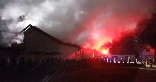 Incendiu în Aurel Vlaicu: Acoperișul unei case, distrus din cauza unui coș de fum deteriorat în Hunedoara